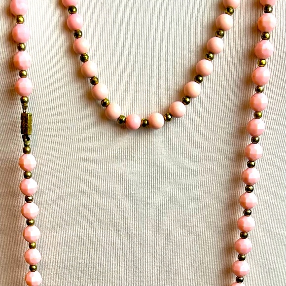 Two separate strands of vintage pink and brass bead necklaces from the 50’s. - Picture 4 of 5